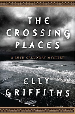 The Crossing Places (Ruth Galloway, #1) Buchen