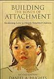Building the Bonds of Attachment: Awakening Love in Deeply Troubled Children livre