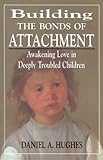 Building the Bonds of Attachment: Awakening Love in Deeply Troubled Children livre