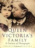 Queen Victoria's Family: A Century of Photographs 1840-1940 livre