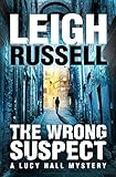 The Wrong Suspect: A gripping psychological thriller with a twist (A Lucy Hall Mystery Book 3) (Engl livre