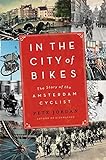 In the City of Bikes: The Story of the Amsterdam Cyclist livre
